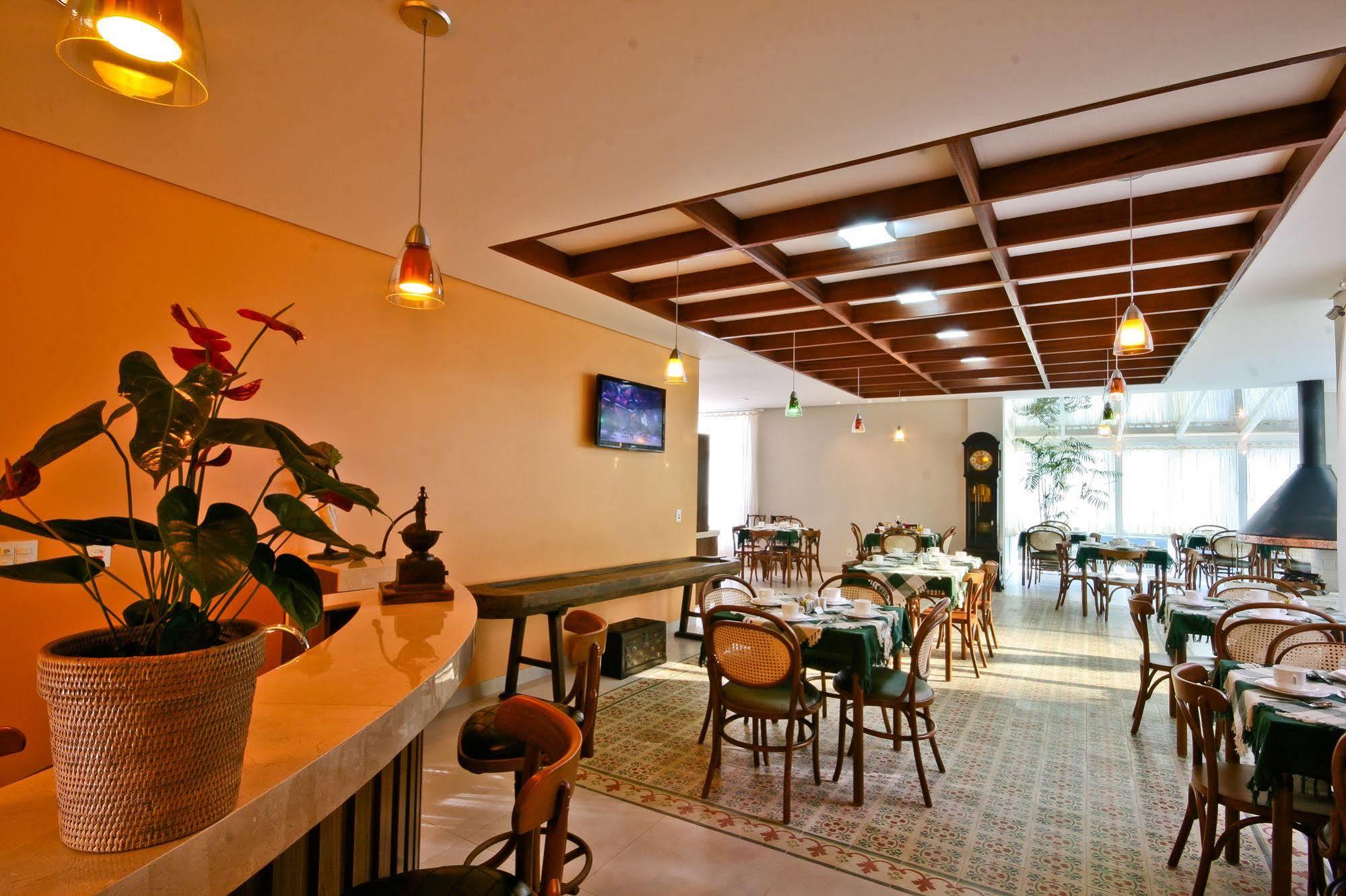 Pousada Annecy - Capivari Facil Acesso Ao Centrinho E Baden Bar Campos do Jordão Exterior foto